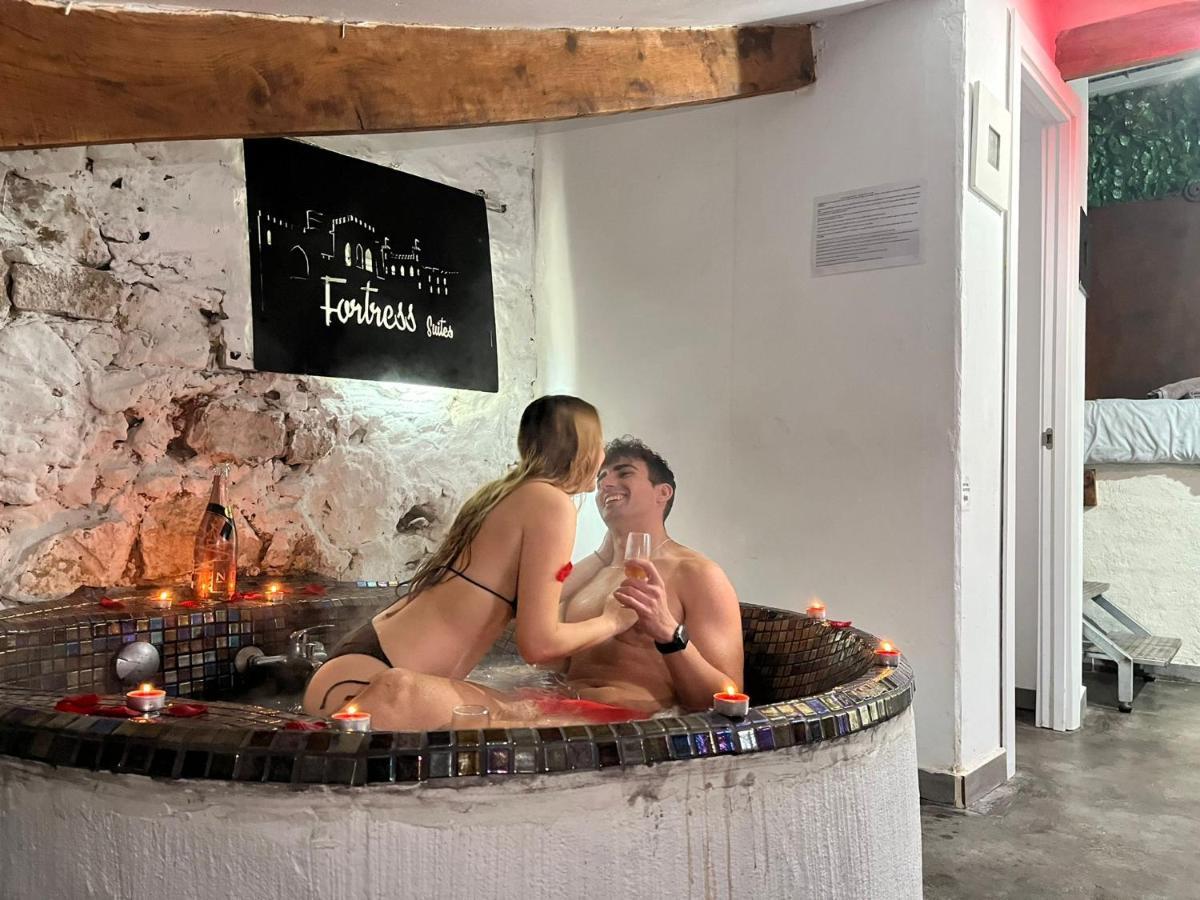Fortress Jacuzzi Suites 卡迪瓦 外观 照片