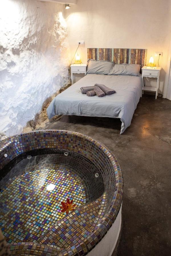Fortress Jacuzzi Suites 卡迪瓦 外观 照片