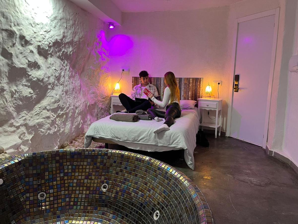 Fortress Jacuzzi Suites 卡迪瓦 外观 照片