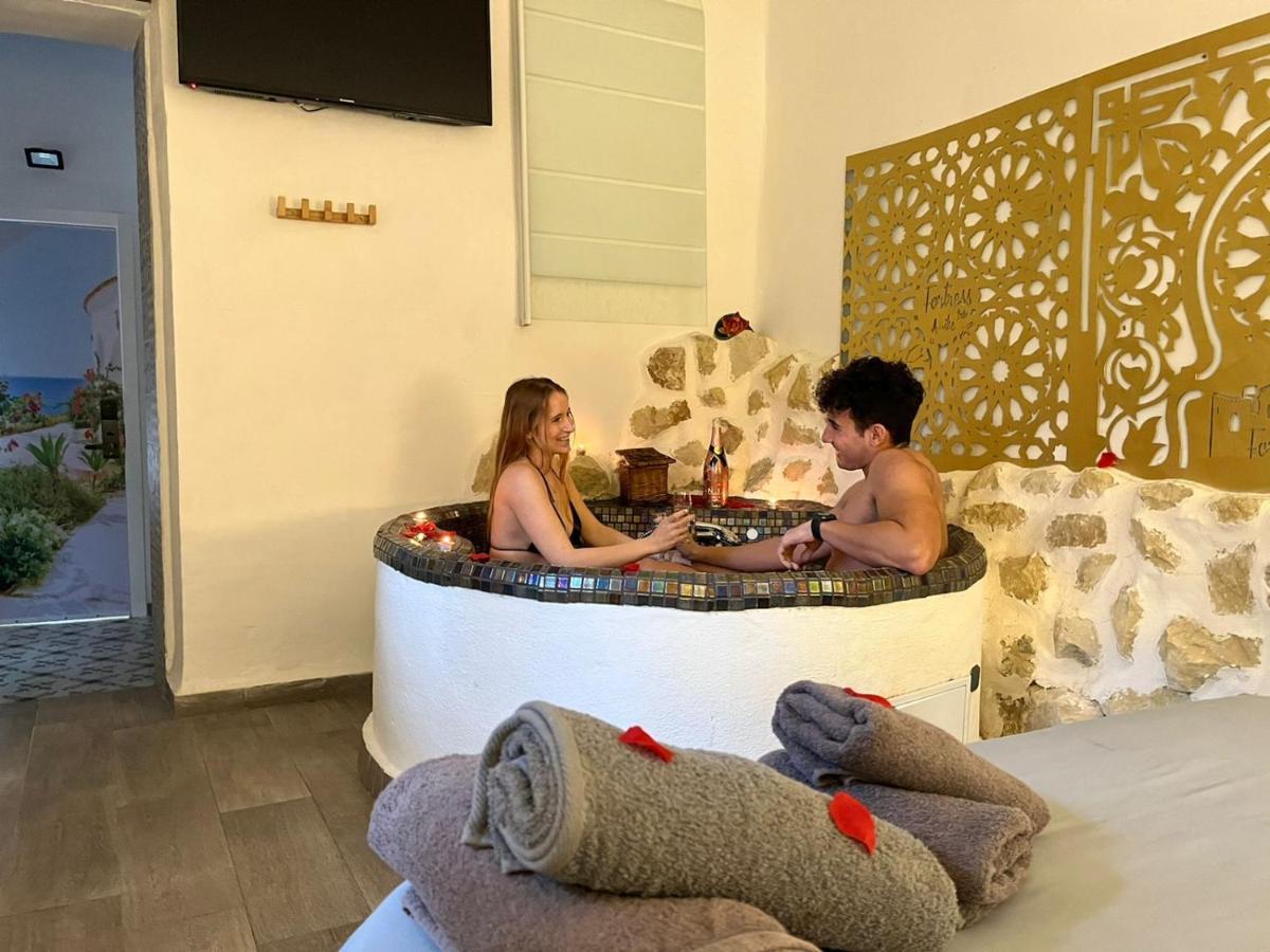 Fortress Jacuzzi Suites 卡迪瓦 外观 照片