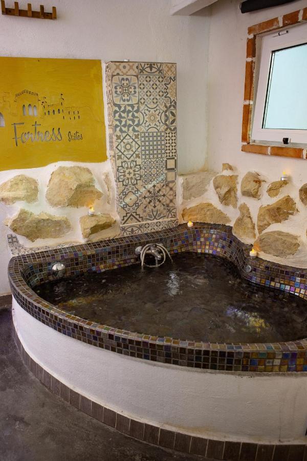 Fortress Jacuzzi Suites 卡迪瓦 外观 照片