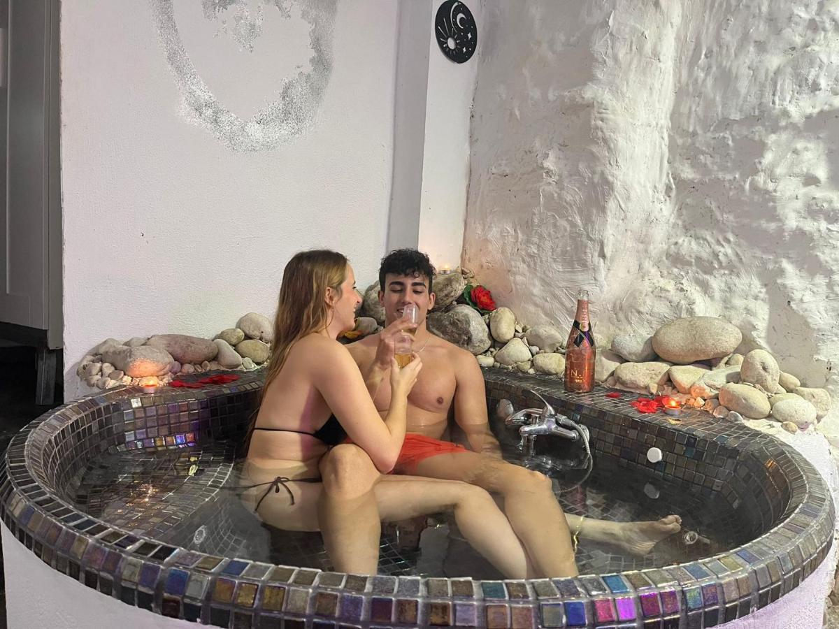 Fortress Jacuzzi Suites 卡迪瓦 外观 照片