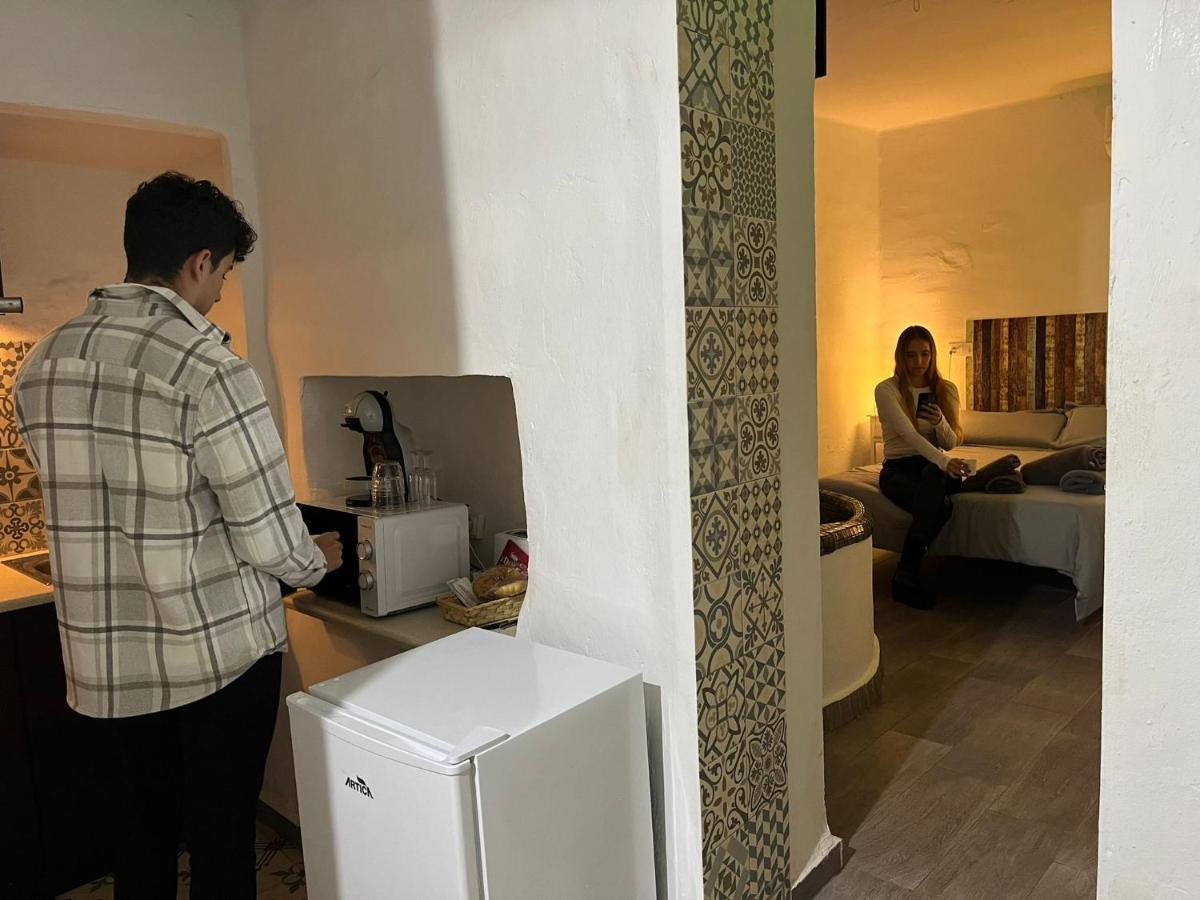 Fortress Jacuzzi Suites 卡迪瓦 外观 照片
