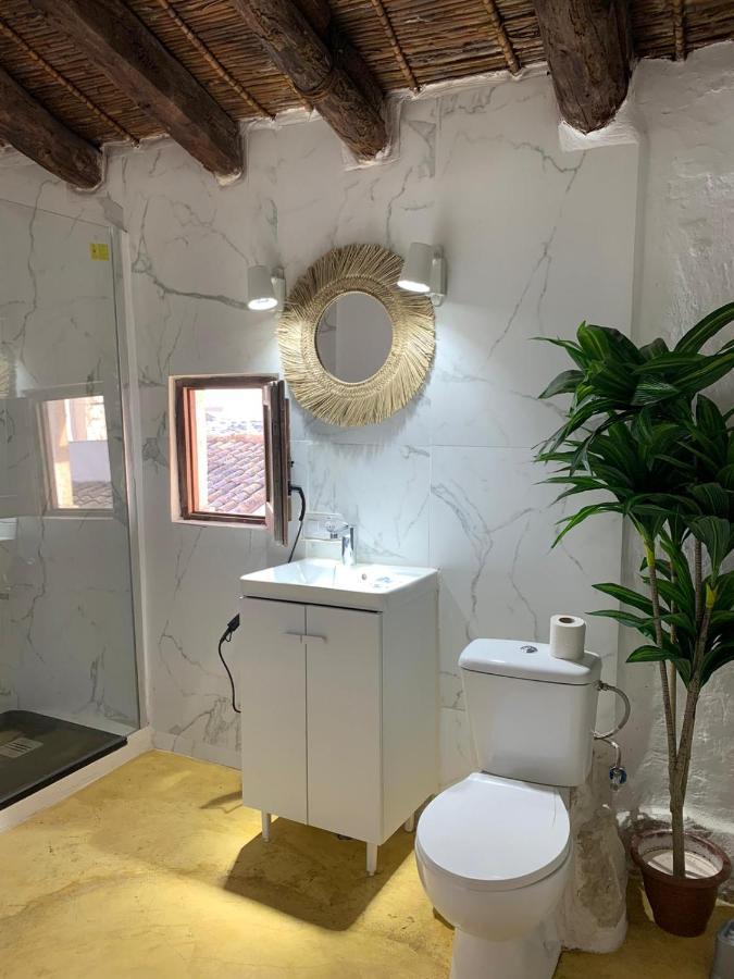 Fortress Jacuzzi Suites 卡迪瓦 外观 照片
