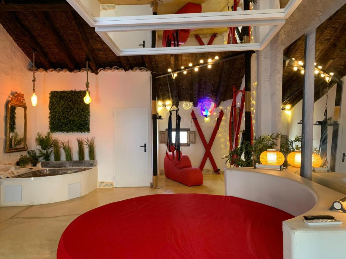Fortress Jacuzzi Suites 卡迪瓦 外观 照片